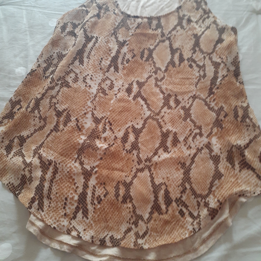 Express sleeve less snakeskin shirt